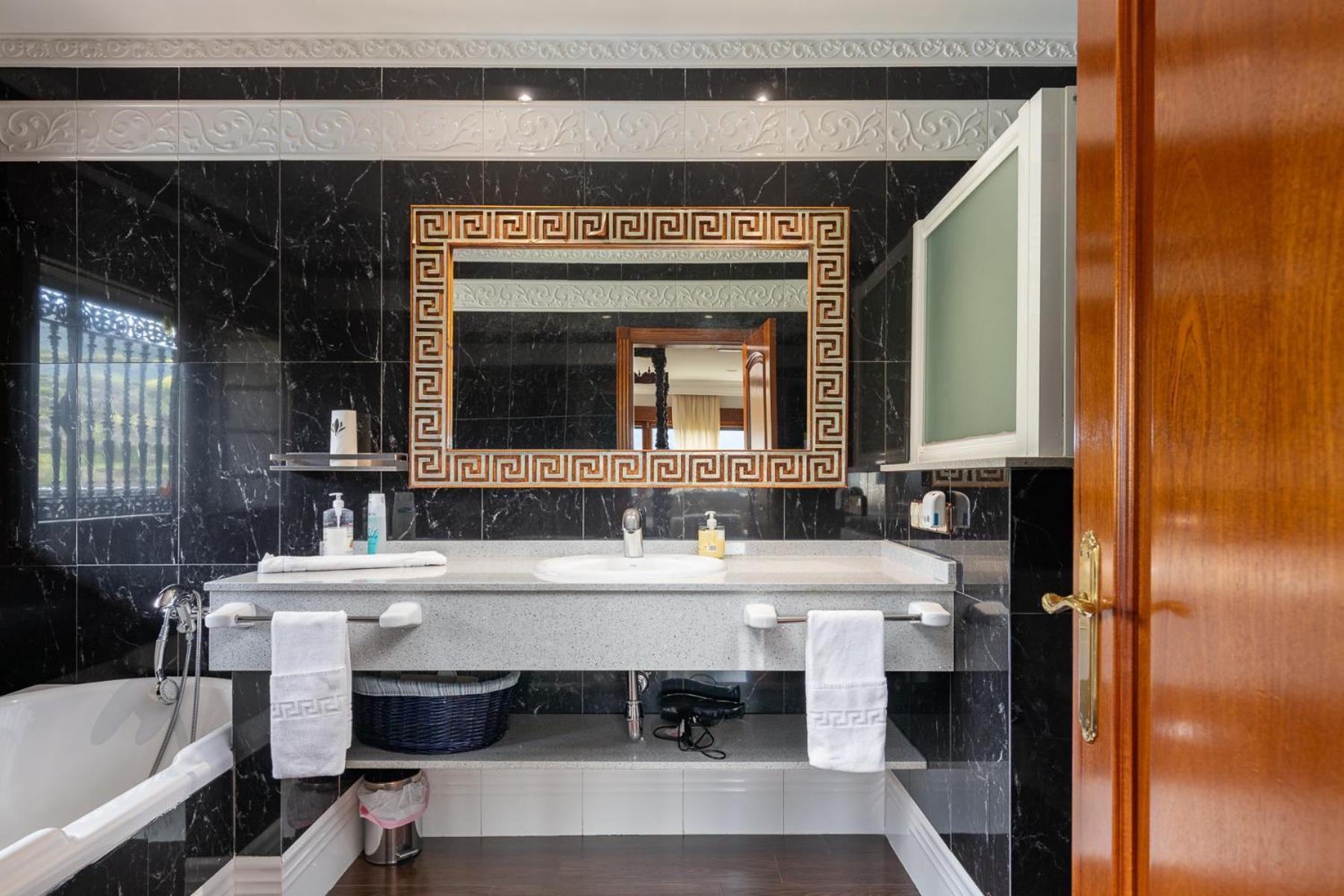 Villa Mansion Con Jacuzzi A 40 Grados, Gran Piscina Y Padel El Tiemblo Exterior foto